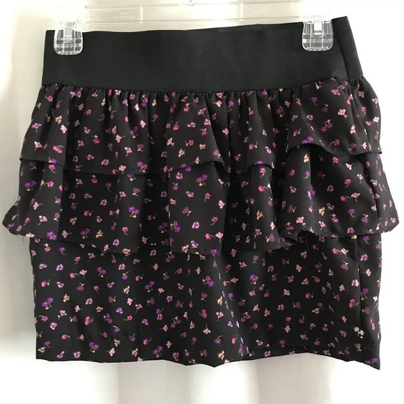Rue 21 Mini Ruffle Skirt Black + Floral Print (M) - Picture 4 of 7